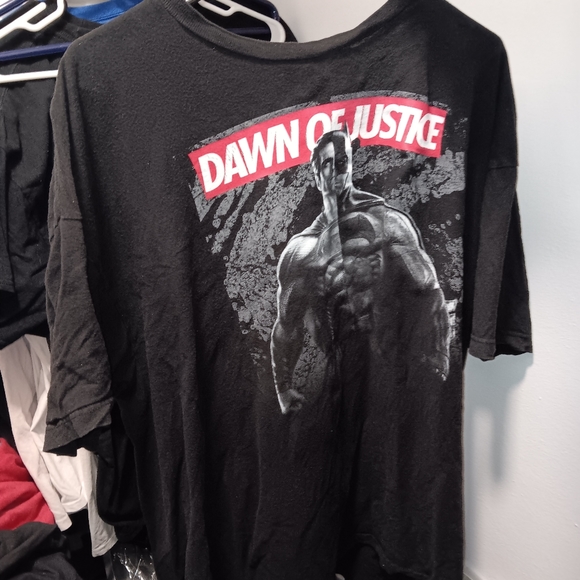 Dawn of justice t short men's XXL used - Picture 4 of 7